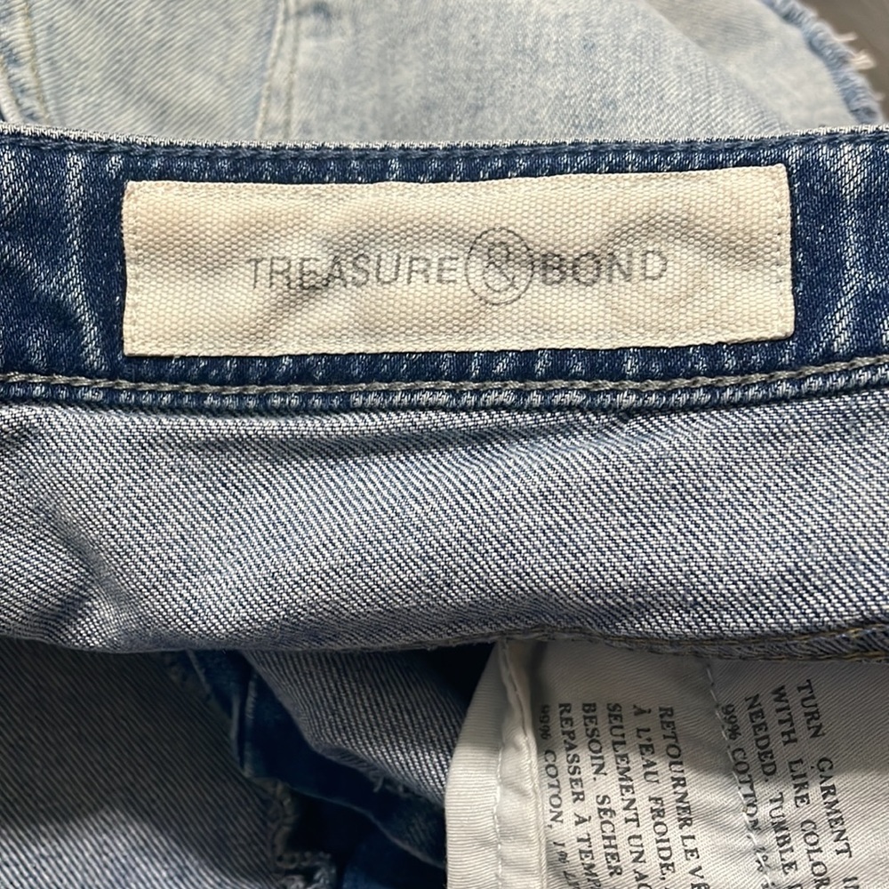 Treasure and Bond Boyfriend Shorts 25 distressed raw hem - Picture 4 of 4